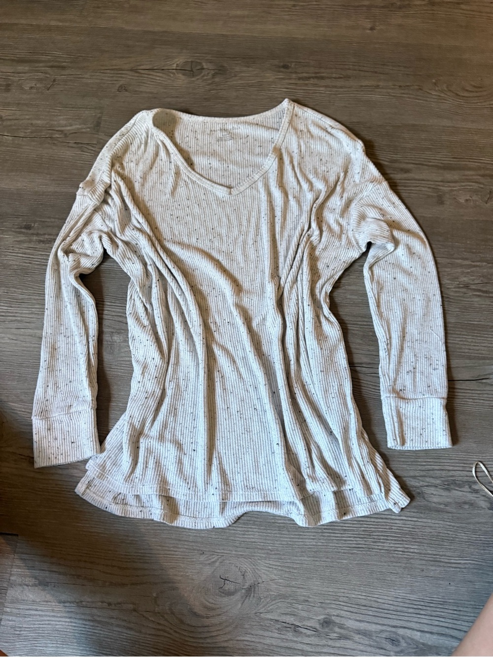 American Eagle Outfitters Light Cream Ribbed V-Neck Long Sleeve Top